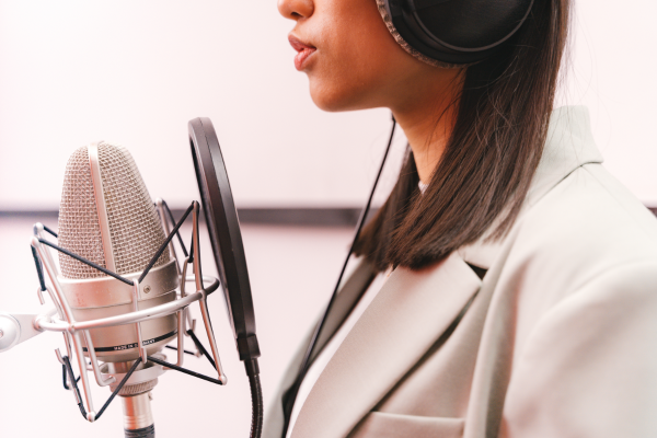 Audiobook Narration: 5 Tips to Keep Listeners Hooked (USA Narrators)